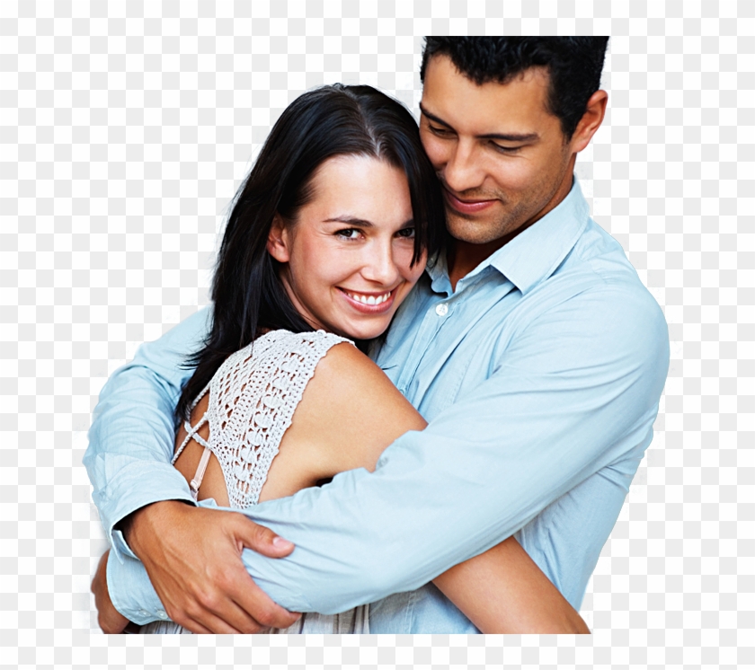 Обнимать рубашку. Мужчина и женщина на белом фоне. Пара на белом фоне. Семья объятия. Счастливая пара на белом фоне.